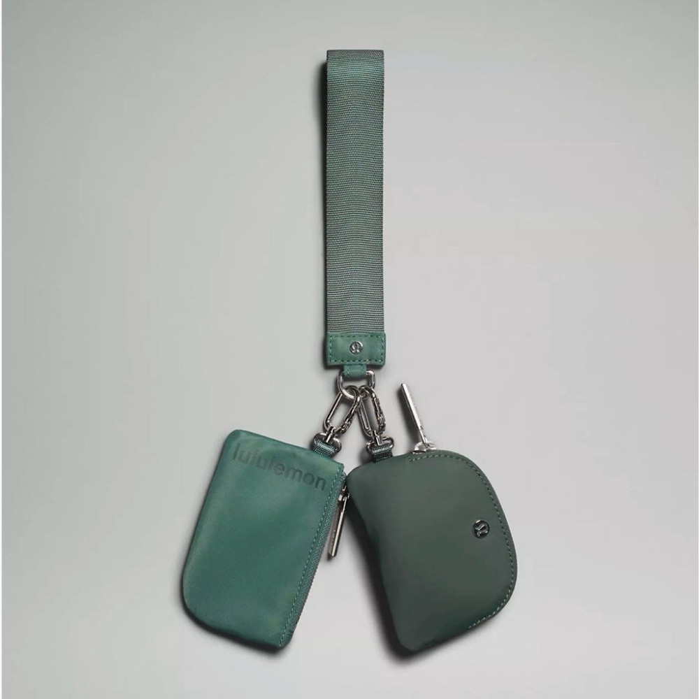 Lululemon Dual Pouch Wristlet (Medium Forest/Dark Forest)